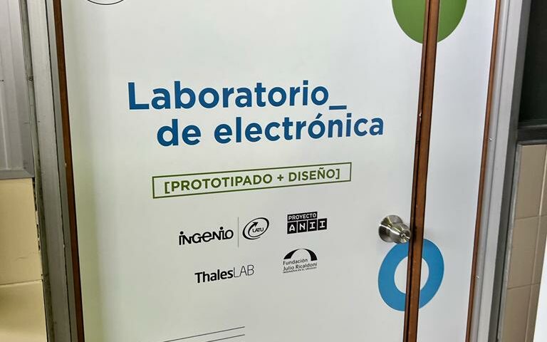 Inauguración del Laboratorio de Electrónica